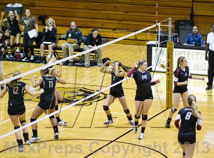 Thumbnail 2 in Shelbyville vs Northview (IHSAA 3A Regional Playoff) photogallery.