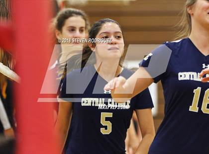 Thumbnail 1 in Central Catholic @ Oakdale photogallery.