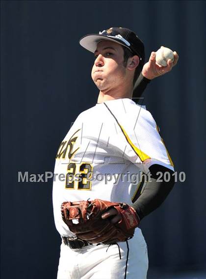 Thumbnail 2 in Sachse vs. Klein Oak (Scotland Yard Classic) photogallery.