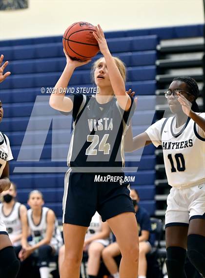 Thumbnail 2 in Vista del Lago vs. West Park (Rumble on the River) photogallery.