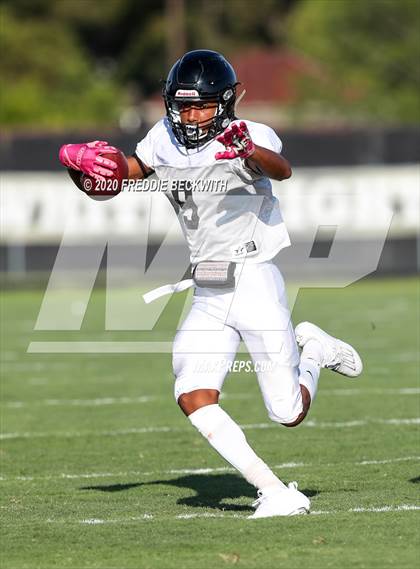 Thumbnail 2 in Howe vs. Tom Bean (scrimmage) photogallery.
