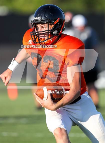 Thumbnail 1 in Howe vs. Tom Bean (scrimmage) photogallery.