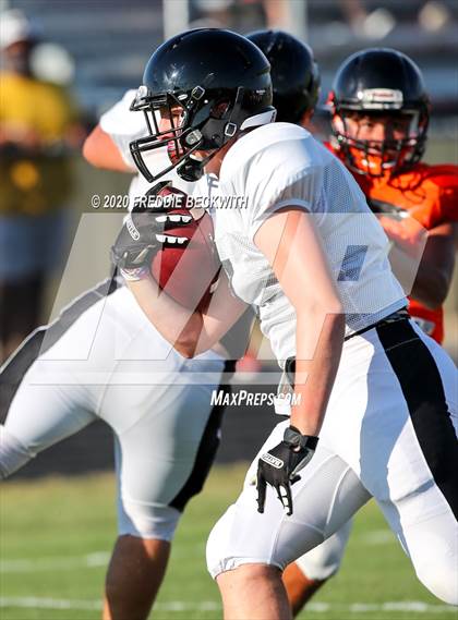 Thumbnail 3 in Howe vs. Tom Bean (scrimmage) photogallery.