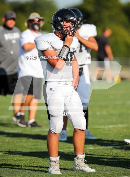 Thumbnail 2 in Howe vs. Tom Bean (scrimmage) photogallery.