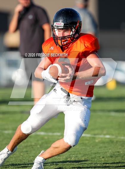 Thumbnail 1 in Howe vs. Tom Bean (scrimmage) photogallery.