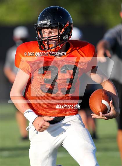 Thumbnail 2 in Howe vs. Tom Bean (scrimmage) photogallery.
