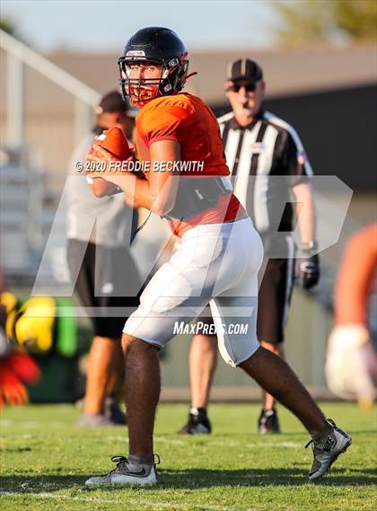 Thumbnail 2 in Howe vs. Tom Bean (scrimmage) photogallery.