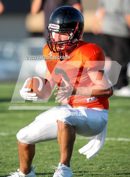 Thumbnail 2 in Howe vs. Tom Bean (scrimmage) photogallery.