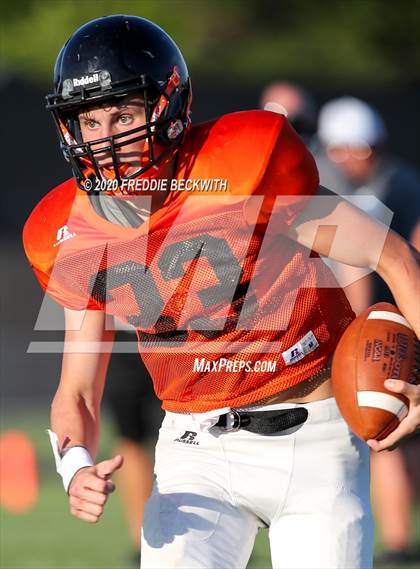 Thumbnail 1 in Howe vs. Tom Bean (scrimmage) photogallery.