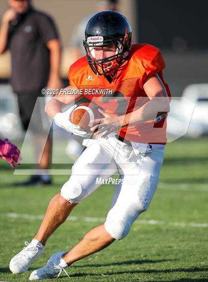 Thumbnail 2 in Howe vs. Tom Bean (scrimmage) photogallery.