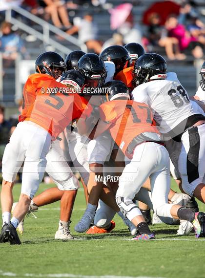 Thumbnail 2 in Howe vs. Tom Bean (scrimmage) photogallery.