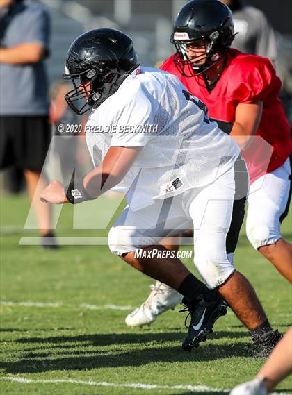 Thumbnail 3 in Howe vs. Tom Bean (scrimmage) photogallery.