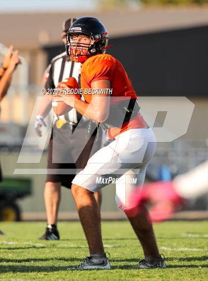 Thumbnail 3 in Howe vs. Tom Bean (scrimmage) photogallery.