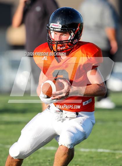 Thumbnail 3 in Howe vs. Tom Bean (scrimmage) photogallery.