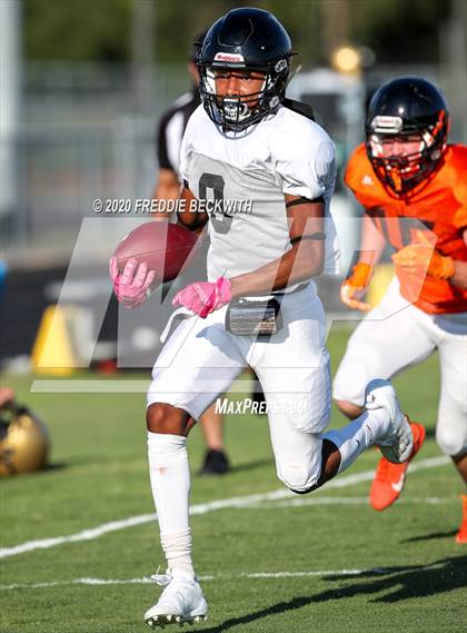 Thumbnail 2 in Howe vs. Tom Bean (scrimmage) photogallery.