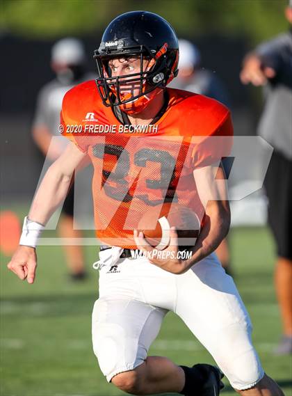 Thumbnail 3 in Howe vs. Tom Bean (scrimmage) photogallery.