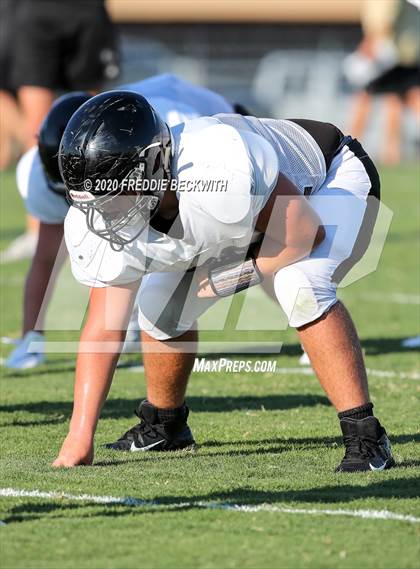 Thumbnail 2 in Howe vs. Tom Bean (scrimmage) photogallery.