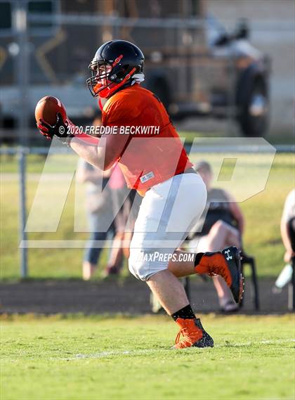 Thumbnail 3 in Howe vs. Tom Bean (scrimmage) photogallery.