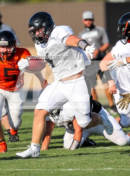 Thumbnail 3 in Howe vs. Tom Bean (scrimmage) photogallery.