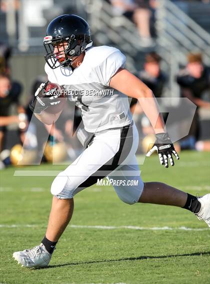 Thumbnail 2 in Howe vs. Tom Bean (scrimmage) photogallery.