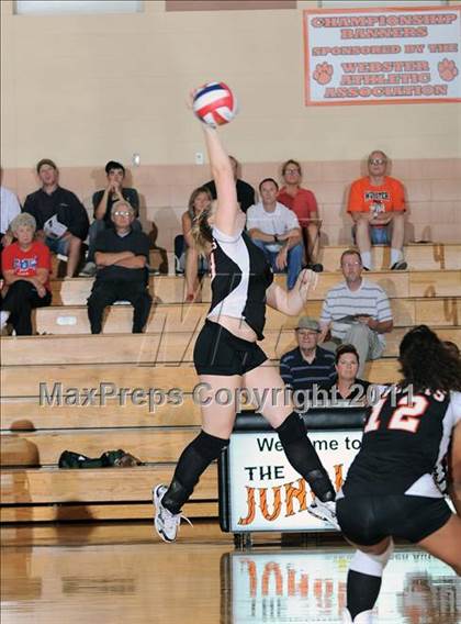 Thumbnail 1 in Siren vs. Webster photogallery.