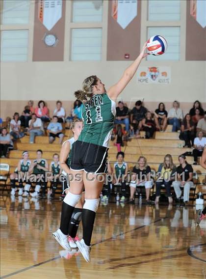 Thumbnail 2 in Siren vs. Webster photogallery.