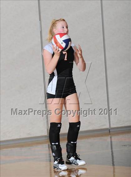 Thumbnail 3 in Siren vs. Webster photogallery.