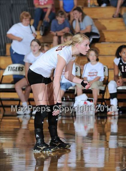 Thumbnail 2 in Siren vs. Webster photogallery.