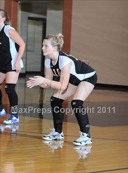 Thumbnail 3 in Siren vs. Webster photogallery.