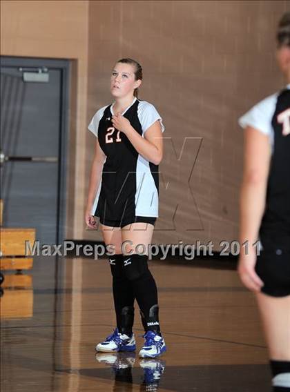 Thumbnail 1 in Siren vs. Webster photogallery.