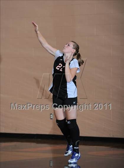 Thumbnail 2 in Siren vs. Webster photogallery.