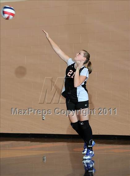 Thumbnail 3 in Siren vs. Webster photogallery.