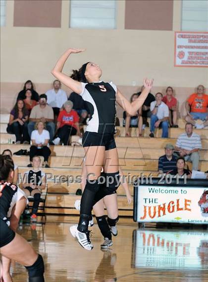 Thumbnail 3 in Siren vs. Webster photogallery.