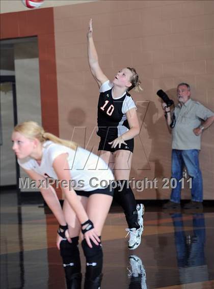 Thumbnail 2 in Siren vs. Webster photogallery.