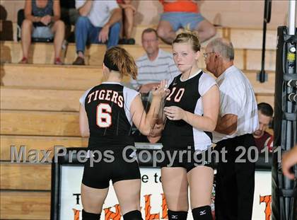 Thumbnail 3 in Siren vs. Webster photogallery.