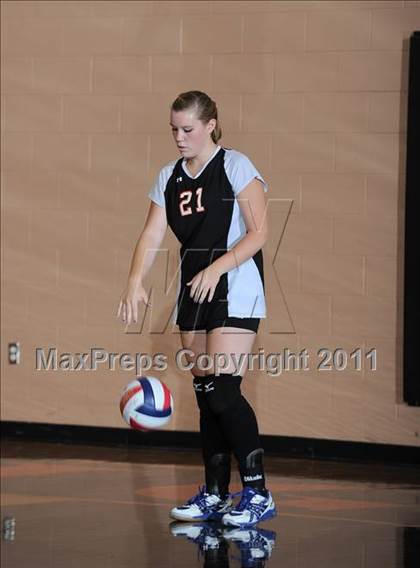 Thumbnail 2 in Siren vs. Webster photogallery.