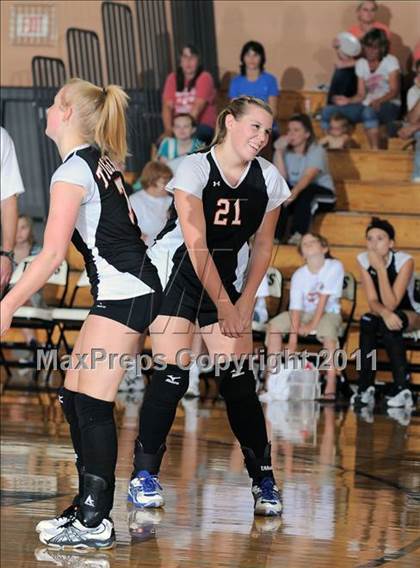 Thumbnail 3 in Siren vs. Webster photogallery.