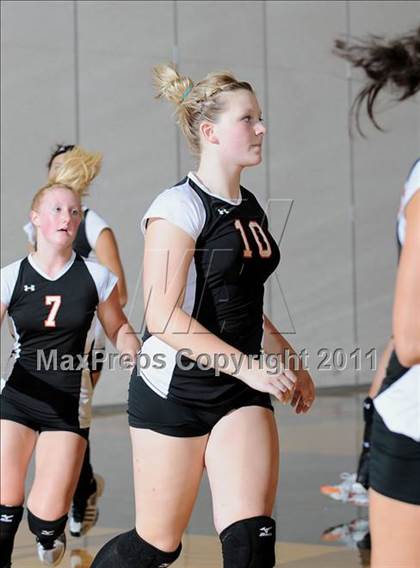 Thumbnail 3 in Siren vs. Webster photogallery.