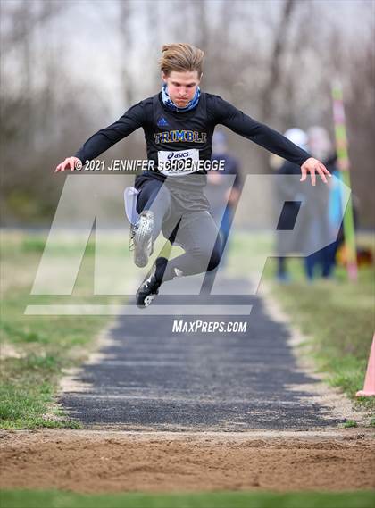 Thumbnail 3 in Shelby County 5-Way Track Meet photogallery.