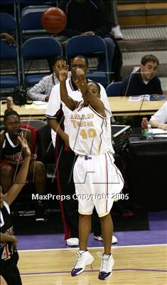 Thumbnail 2 in Fairfield vs. Oakland Tech (NorCal D1 Final)#2 photogallery.