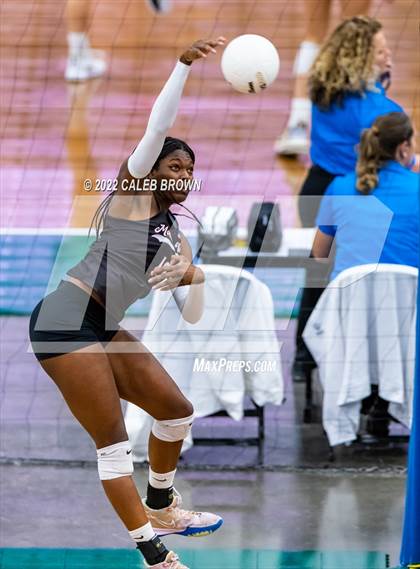 Thumbnail 1 in Mountain View vs. Maple Mountain (UHSAA 5A Semi-Final) photogallery.