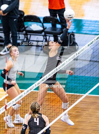 Thumbnail 2 in Mountain View vs. Maple Mountain (UHSAA 5A Semi-Final) photogallery.