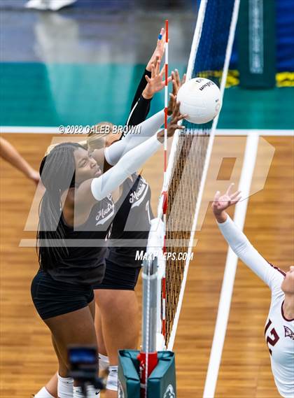 Thumbnail 2 in Mountain View vs. Maple Mountain (UHSAA 5A Semi-Final) photogallery.