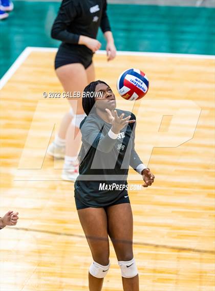 Thumbnail 3 in Mountain View vs. Maple Mountain (UHSAA 5A Semi-Final) photogallery.