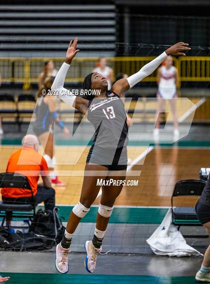 Thumbnail 2 in Mountain View vs. Maple Mountain (UHSAA 5A Semi-Final) photogallery.