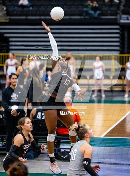 Thumbnail 2 in Mountain View vs. Maple Mountain (UHSAA 5A Semi-Final) photogallery.