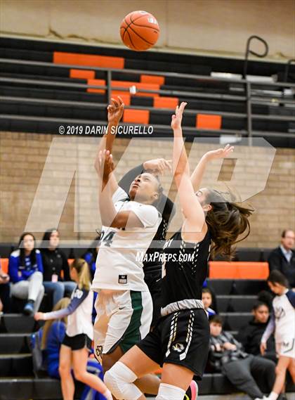 Thumbnail 2 in Fremont vs. Sacred Heart Cathedral Preparatory (NIKE Tournament of Champions) photogallery.