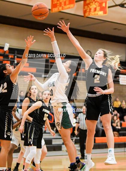 Thumbnail 3 in Fremont vs. Sacred Heart Cathedral Preparatory (NIKE Tournament of Champions) photogallery.