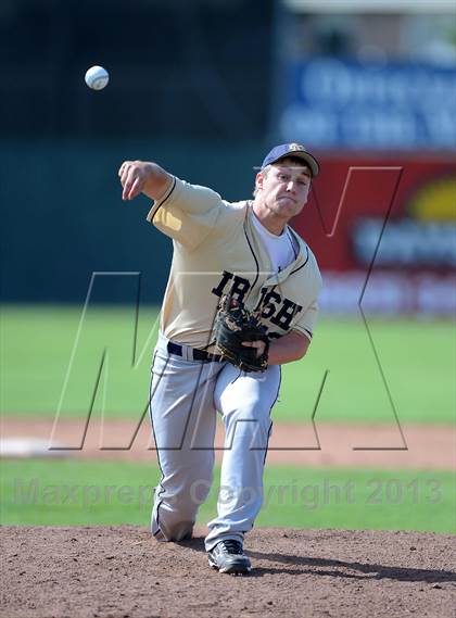 Thumbnail 1 in Notre Dame vs. Lyndonville (NYSPHSAA Section 5 Class DD Semifinal) photogallery.