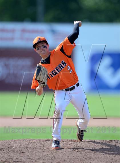 Thumbnail 2 in Notre Dame vs. Lyndonville (NYSPHSAA Section 5 Class DD Semifinal) photogallery.